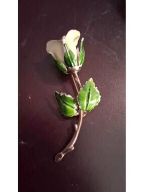 Giovanni - Vintage Gold Tone White Rose Enamel Brooch